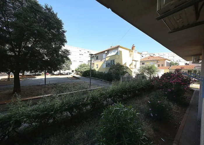 Apartman Zara דירה
