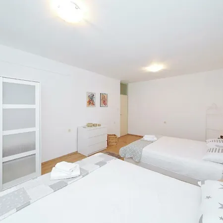 Apartment Apartman *
